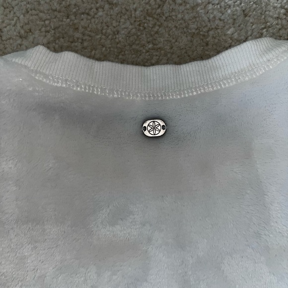 NWOT Gaiam Velour Sweater Top - Picture 4 of 4